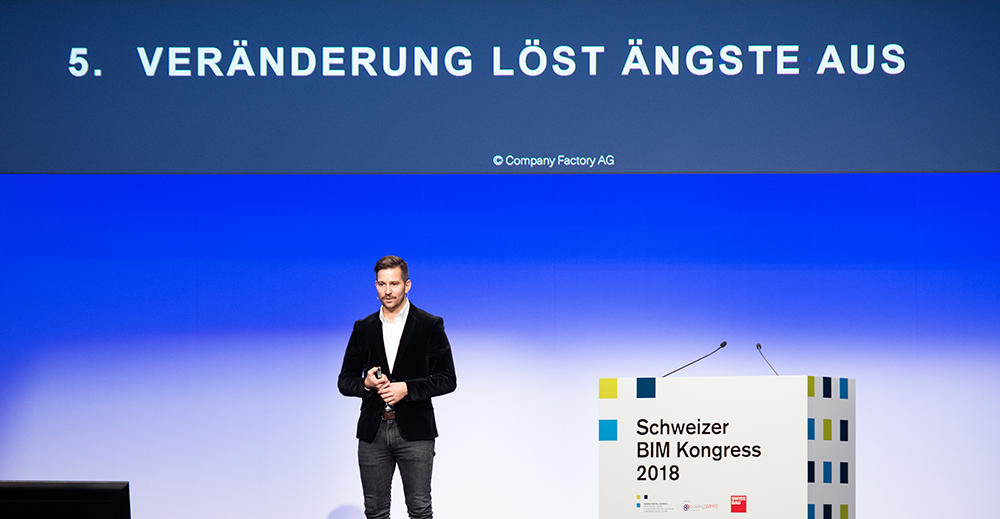 Christoph Meili, CEO Compnay Factory AG, eröffnete den Schweizer BIM Kongress 2018 mit seinem Referat zur «dualen Transformation».