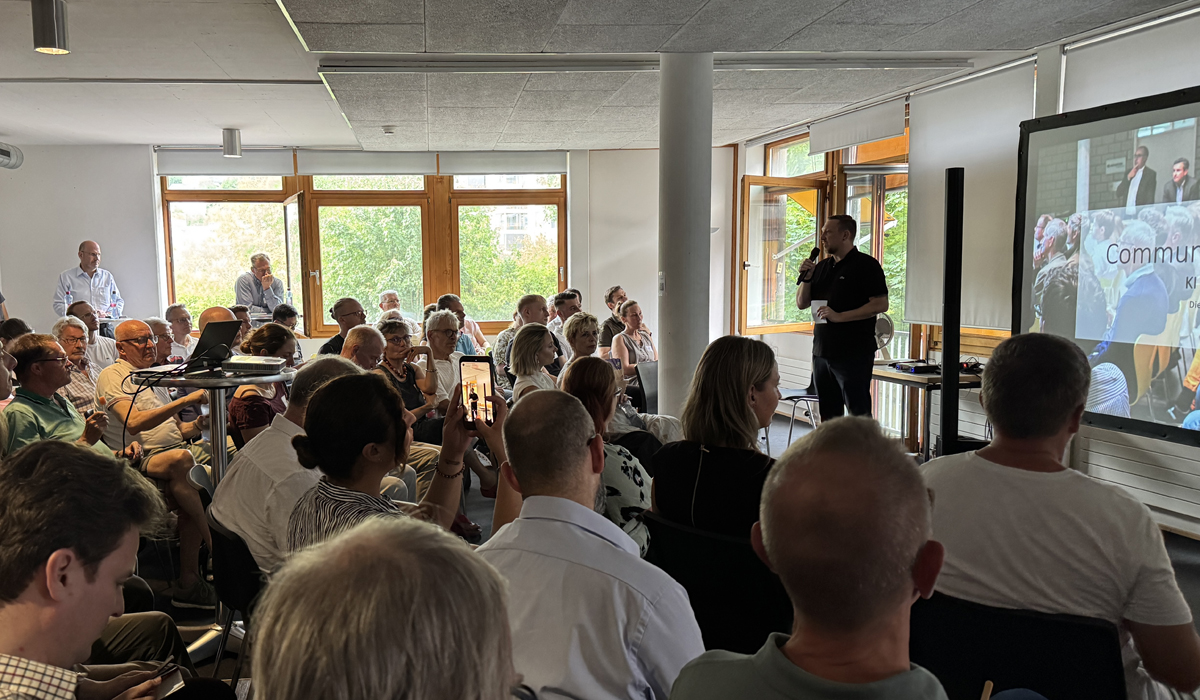 Moritz Kistenmacher bei der Themeneinführung am Afterwork Event